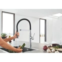 Grohe Einhand-Küchenarmatur Essence Chrom -Obi Kuche Geschaft spueltischbatterie milieu2